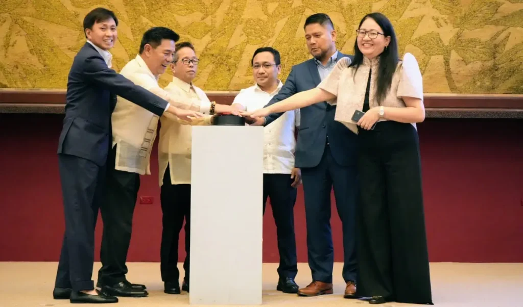 Key Figures Attend Ceremony